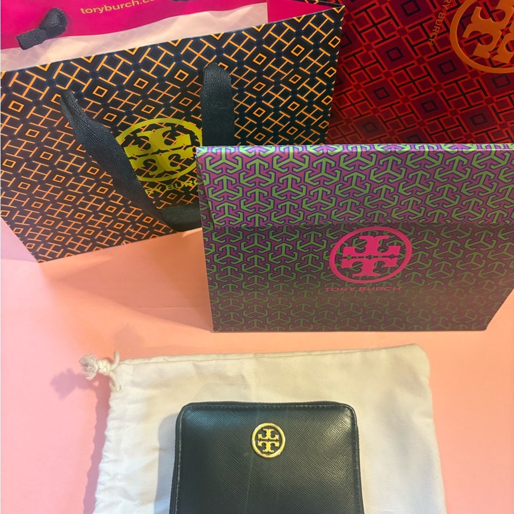 Tory Burch Black leather wallet small with Gold Logo New comes with bag gift box